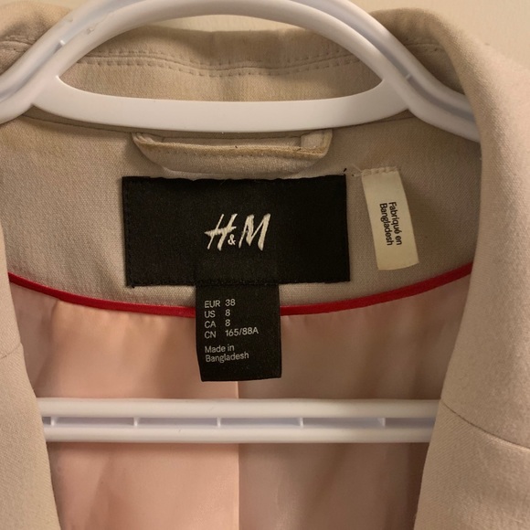 Beautiful H&M lined nude blazer - Picture 2 of 6